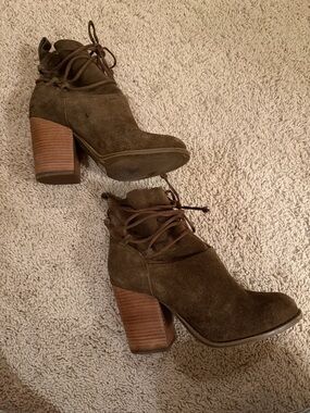 Jessica Simpson Women’s Brown Suede Lace-Up Block Heel Ankle Boots